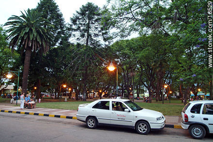 Plaza Colón de la ciudad de Tacuarembó - Departamento de Tacuarembó - URUGUAY. Foto No. 16529