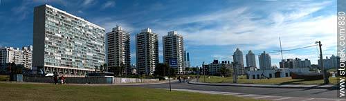 Rambla del Buceo. Edificio Panamericano a la izquierda. - Departamento de Montevideo - URUGUAY. Foto No. 830