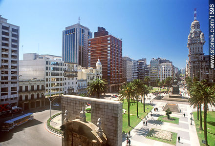 Plaza Independencia - Department of Montevideo - URUGUAY. Photo #1026