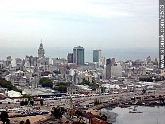 Centro y Ciudad Vieja vistos desde Torre Antel (norte) - Departamento de Montevideo - URUGUAY. Foto No. 1023