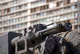 Cannon in exhibition. Back: Panamericano building. - Department of Montevideo - URUGUAY. Photo #3342