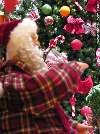Papa Noel y los adornos del árbol -  - IMÁGENES VARIAS. Foto No. 23433