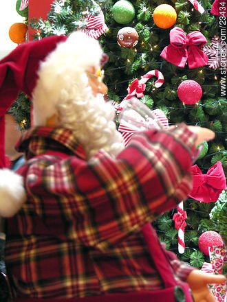 Papa Noel y los adornos del árbol -  - IMÁGENES VARIAS. Foto No. 23434