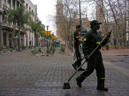 Servicio de limpieza de la Ciudad Vieja - Departamento de Montevideo - URUGUAY. Foto No. 26560