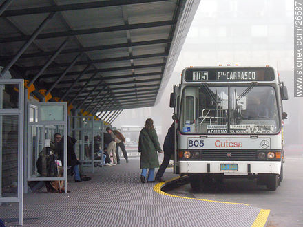 Bus station in Independence square (2005) - Department of Montevideo - URUGUAY. Photo #26587