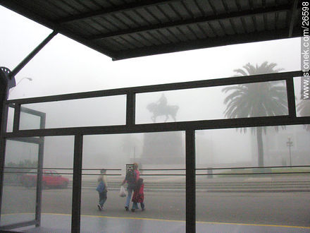 Terminal de ómnibus de la Plaza Independencia (2005) - Departamento de Montevideo - URUGUAY. Foto No. 26598