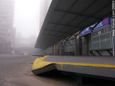 Bus station in Independence square (2005) - Department of Montevideo - URUGUAY. Photo #26603