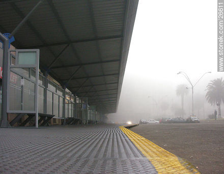 Terminal de ómnibus de la Plaza Independencia (2005) - Departamento de Montevideo - URUGUAY. Foto No. 26611