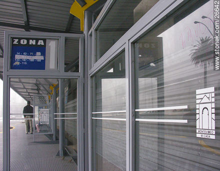 Terminal de ómnibus de la Plaza Independencia (2005) - Departamento de Montevideo - URUGUAY. Foto No. 26642