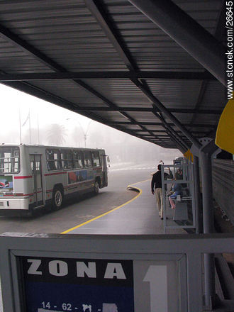 Bus station in Independence square (2005) - Department of Montevideo - URUGUAY. Photo #26645