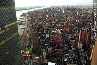 Manhattan desde WTC 2. A la izquierda WTC 1. - Estado de Nueva York - EE.UU.-CANADÁ. Foto No. 1871