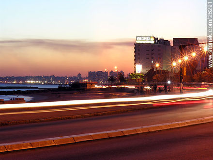 Anochecer en Malvín - Departamento de Montevideo - URUGUAY. Foto No. 26291