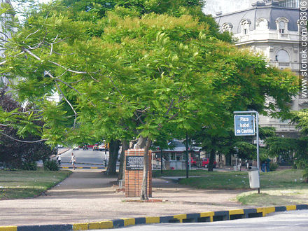 Plaza Isabel de Castilla - Departamento de Montevideo - URUGUAY. Foto No. 26306