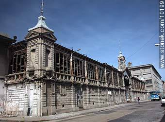 Mercado Agricola in the year 2004 - Department of Montevideo - URUGUAY. Photo #10199