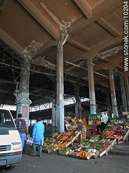 Mercado Agrícola en 2004 - Departamento de Montevideo - URUGUAY. Foto No. 10204