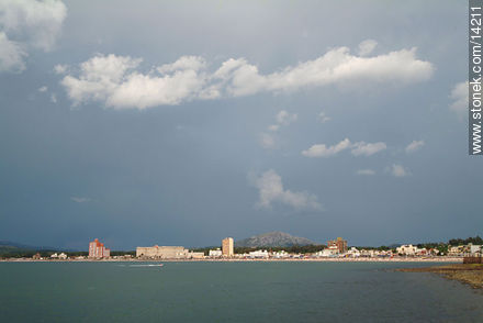 Tormenta de verano en la bahía de Piriápolis - Departamento de Maldonado - URUGUAY. Foto No. 14211