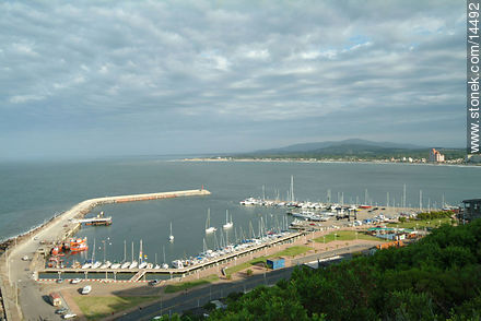 Vista del puerto desde la falda del cerro San Antonio - Departamento de Maldonado - URUGUAY. Foto No. 14492