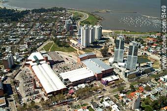 Buceo. Montevideo Shopping. World Trade Center Montevideo. - Departamento de Montevideo - URUGUAY. Foto No. 5149