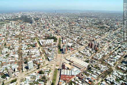Av. Italia y B. y Ordóñez - Departamento de Montevideo - URUGUAY. Foto No. 5163
