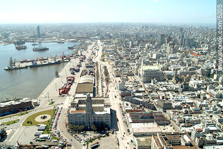 Puerto de Montevideo. Rambla 25 de Agosto de 1825 - Departamento de Montevideo - URUGUAY. Foto No. 5205