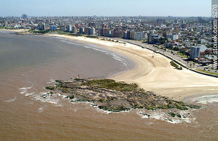 Punta del Descanso. Playa Malvín. - Departamento de Montevideo - URUGUAY. Foto No. 5270