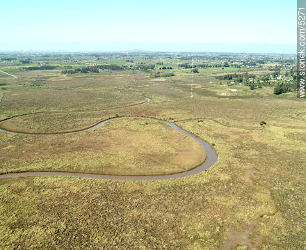 Meandros en la desembocadura del río Santa Lucía. - Departamento de Montevideo - URUGUAY. Foto No. 5271