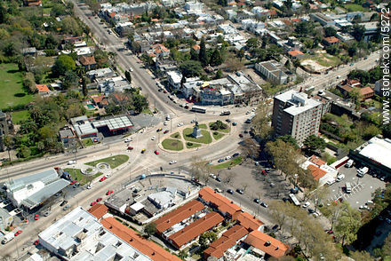 Monumento a Aparicio Saravia. Avenidas Millán, L. A. de Herrera, Suárez. - Departamento de Montevideo - URUGUAY. Foto No. 5272