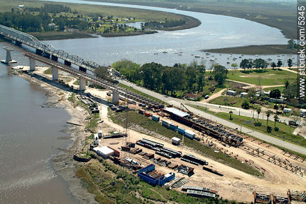 Obrador del nuevo puente sobre el río Santa Lucía (2005) - Departamento de Montevideo - URUGUAY. Foto No. 5345