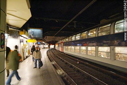 RER de dos pisos a Versailles - París - FRANCIA. Foto No. 24642