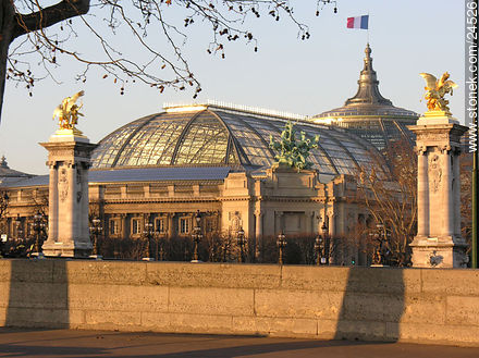 Grand Palais. Pont Alexandre III - Paris - FRANCE. Photo #24526