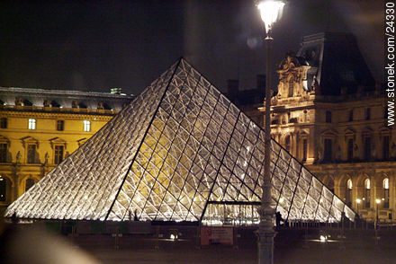 Musée du Louvre - París - FRANCIA. Foto No. 24330