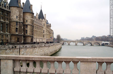 Conciergerie, Pont au Change y Pont Neuf - París - FRANCIA. Foto No. 24756