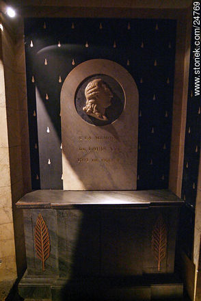 A la memoria de Luis XVI, rey de Francia - París - FRANCIA. Foto No. 24769
