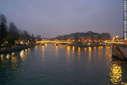 Ile St. Louis.  Pont L. Philippe (izq), Pont St. Louis (der) - París - FRANCIA. Foto No. 24800