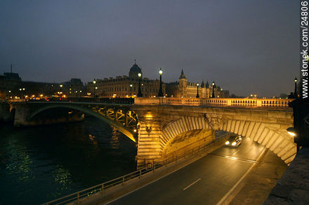 Pont Notre Dame - París - FRANCIA. Foto No. 24806