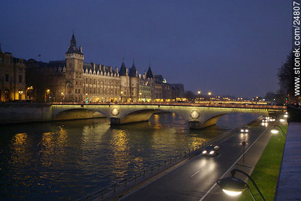 Pont au Change. Conciergerie. - París - FRANCIA. Foto No. 24807