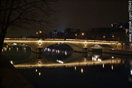 El puente Louis Philippe que une la ribera derecha del Sena con la Isla St. Louis. - París - FRANCIA. Foto No. 25043