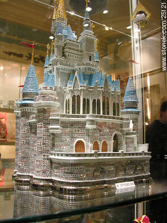 Trabajo de construcción de una miniatura del Castillo de Disneyland (37.500 euros cash) - París - FRANCIA. Foto No. 25121