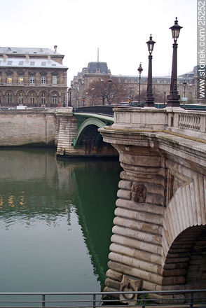 Pont Notre Dame a la Île de la Cité - París - FRANCIA. Foto No. 25252