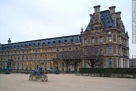 Musée du Louvre - París - FRANCIA. Foto No. 25659