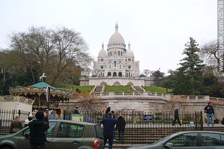Basílica de Sacre Coeur en Montmartre. Rue de Azais - París - FRANCIA. Foto No. 25789