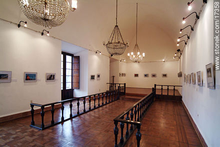 Exposición fotográfica en el Cabildo - Departamento de Montevideo - URUGUAY. Foto No. 17358