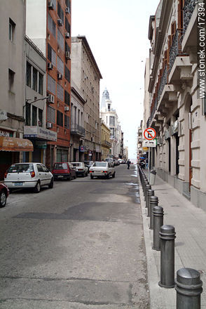 Calle Zabala - Departamento de Montevideo - URUGUAY. Foto No. 17394