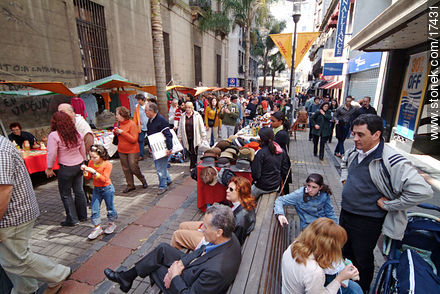 Solace in Sarandí pedestrian street - Department of Montevideo - URUGUAY. Photo #17431
