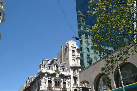 Banco República, ABN Amro - Departamento de Montevideo - URUGUAY. Foto No. 22884