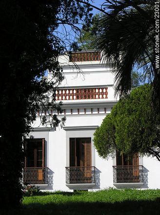 Vista lateral del la quinta de Máximo Santos - Departamento de Montevideo - URUGUAY. Foto No. 23001