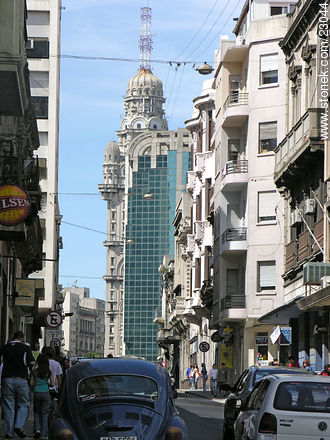 En la Ciudad Vieja - Departamento de Montevideo - URUGUAY. Foto No. 23044