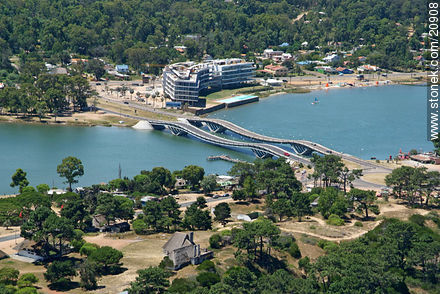 Puente ondulante de La Barra sobre el arroyo Maldonado - Punta del Este y balnearios cercanos - URUGUAY. Foto No. 20908
