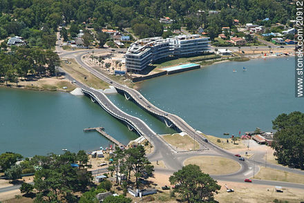 Puente ondulante de La Barra sobre el arroyo Maldonado - Punta del Este y balnearios cercanos - URUGUAY. Foto No. 20912