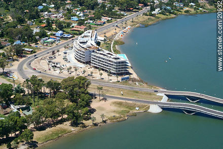 Puente ondulante de La Barra sobre el arroyo Maldonado - Punta del Este y balnearios cercanos - URUGUAY. Foto No. 20932